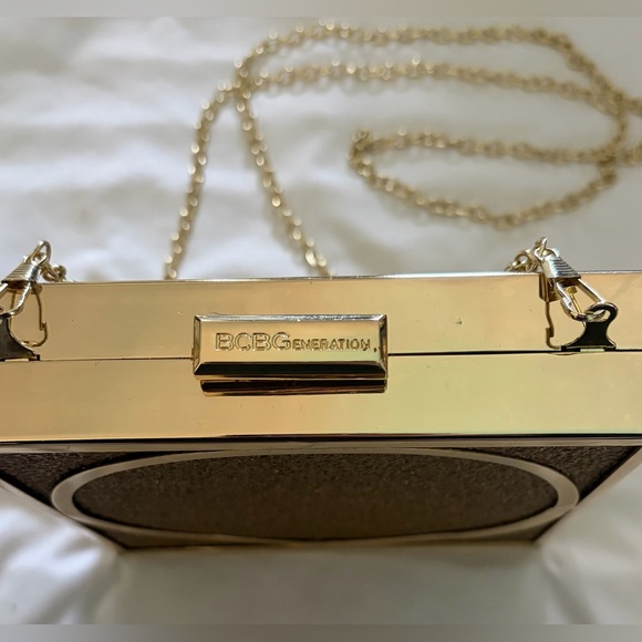 BCBGeneration Gold Square Shoulder Bag with Gold Link Strap NWOT - Picture 5 of 12